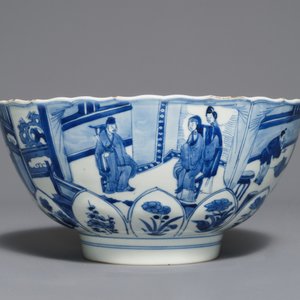 Un bol en porcelaine de Chine bleu et blanc en forme de lotus, marque de Xuande, Kangxi — photo 2