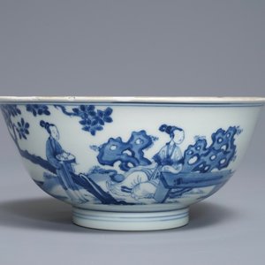 Un bol en porcelaine de Chine bleu et blanc figurant les 'Soeurs Cao', marque de Chenghua, Kangxi — photo 1