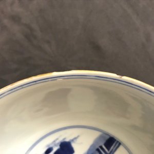 Un bol en porcelaine de Chine bleu et blanc figurant les 'Soeurs Cao', marque de Chenghua, Kangxi — photo 19