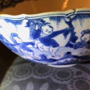 Un bol en porcelaine de Chine bleu et blanc, Kangxi, et un bol aux grues de type klapmuts, prob. Wanli — photo 16