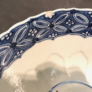 Un bol en porcelaine de Chine bleu et blanc, Kangxi, et un bol aux grues de type klapmuts, prob. Wanli — photo 18
