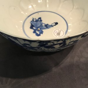 Un bol en porcelaine de Chine bleu et blanc, Kangxi, et un bol aux grues de type klapmuts, prob. Wanli — photo 22