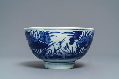 Un bol en porcelaine de Chine bleu et blanc, marque Shen De Tang Bo Gu Zhi, époque Transition