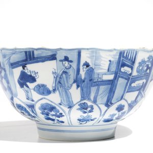Un bol en porcelaine de Chine bleu et blanc moulé en forme de lotus, marque de Xuande, Kangxi — photo 2