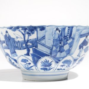 Un bol en porcelaine de Chine bleu et blanc moulé en forme de lotus, marque de Xuande, Kangxi — photo 3