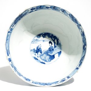 Un bol en porcelaine de Chine bleu et blanc moulé en forme de lotus, marque de Xuande, Kangxi — photo 5