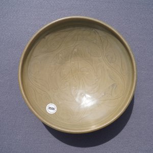 Un bol en porcelaine de Chine céladon de Yaozhou à décor floral incisé, Song — photo 11