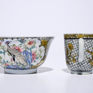 Un bol en porcelaine de Chine coquille d'oeuf famille rose et grisaille à décor d'un faisan, avec une tasse au même décor, Yongzheng — photo 4