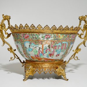 Un bol en porcelaine de Chine de Canton avec sa monture en bronze doré, 19ème — photo 1