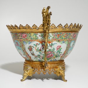 Un bol en porcelaine de Chine de Canton avec sa monture en bronze doré, 19ème — photo 2