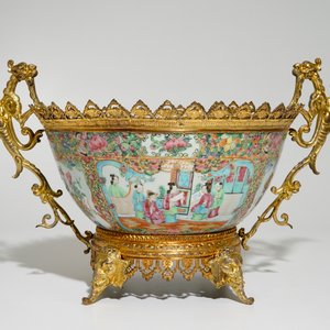 Un bol en porcelaine de Chine de Canton avec sa monture en bronze doré, 19ème — photo 3