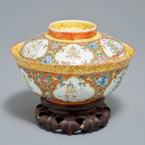 Un bol en porcelaine de Chine de style Bencharong pour le marché thai, 19ème — photo 1