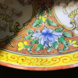 Un bol en porcelaine de Chine de style Bencharong pour le marché thai, 19ème — photo 9