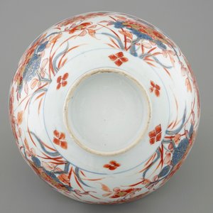 Un bol en porcelaine de Chine de style Imari à décor floral, Kangxi — photo 7