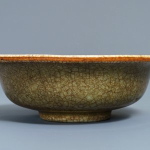 Un bol en porcelaine de Chine de type ge, Qianlong — photo 8
