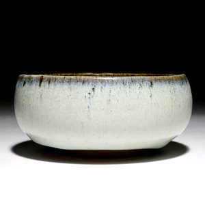 Un bol en porcelaine de Chine de type jun, 19/20ème — photo 3