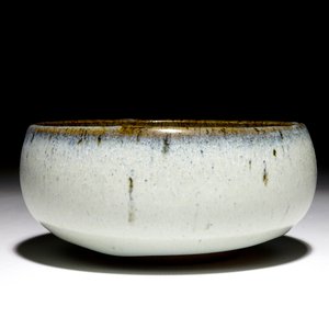 Un bol en porcelaine de Chine de type jun, 19/20ème — photo 4