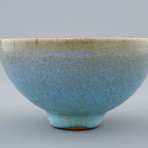 Un bol en porcelaine de Chine de type Junyao, prob. Dynastie Song, 10/13ème — photo 3