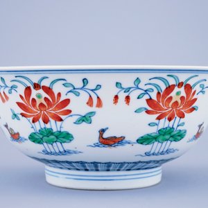 Un bol en porcelaine de Chine doucai aux canards mandarins, marque et prob. époque de Qianlong — photo 5