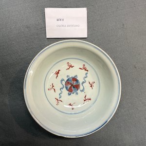 Un bol en porcelaine de Chine en bleu, blanc et rouge de cuivre, marque de Qianlong, 19ème — photo 10
