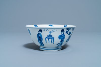 Un bol en porcelaine de Chine en bleu et blanc à décor de longues dames, marque 'Qi Zhen Ru yu', Kangxi