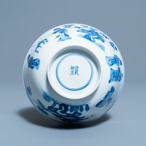 Un bol en porcelaine de Chine en bleu et blanc à décor de longues dames, marque 'Qi Zhen Ru yu', Kangxi — photo 7