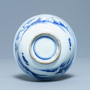 Un bol en porcelaine de Chine en bleu et blanc à décor de Wang Xizhi, époque Transition — photo 7