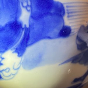 Un bol en porcelaine de Chine en bleu et blanc à décor d'immortels, Kangxi — photo 18