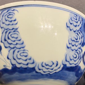 Un bol en porcelaine de Chine en bleu et blanc à décor d'immortels, Kangxi — photo 27
