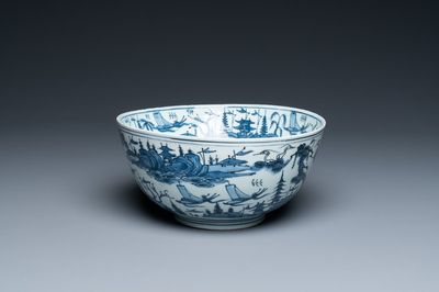 Un bol en porcelaine de Chine en bleu et blanc à décor d'un paysage, Wanli