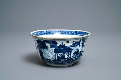 Un bol en porcelaine de Chine en bleu et blanc à décor d'un poême, époque Transition