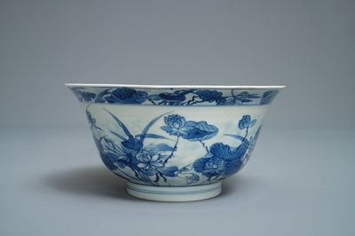 Un bol en porcelaine de Chine en bleu et blanc décor de hérons, marque Fu, Kangxi