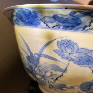 Un bol en porcelaine de Chine en bleu et blanc décor de hérons, marque Fu, Kangxi — photo 18