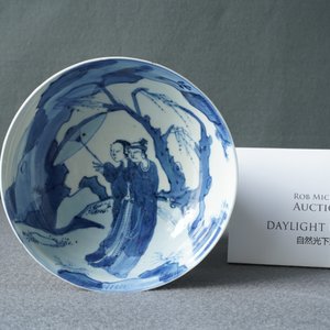 Un bol en porcelaine de Chine en bleu et blanc figurant Cui Yingying et sa mère du 'Xi Xiang Ji', Kangxi — photo 8
