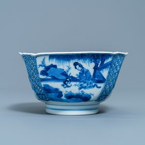 Un bol en porcelaine de Chine en bleu et blanc figurant une dame et son chat, marque et époque de Kangxi — photo 1