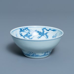Un bol en porcelaine de Chine en bleu et blanc, Kangxi/Yongzheng — photo 1