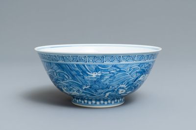 Un bol en porcelaine de Chine en bleu et blanc, marque de Guangxu, 19/20ème