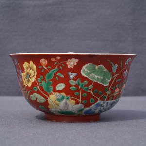 Un bol en porcelaine de Chine falancai à fond rouge de corail, marque et poss. époque de Yongzheng — photo 14