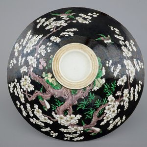 Un bol en porcelaine de Chine famille noire de forme conique, 19ème — photo 6