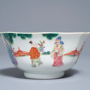 Un bol en porcelaine de Chine famille rose à décor de figures dans un paysage, marque et époque de Daoguang — photo 3