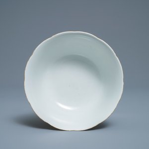 Un bol en porcelaine de Chine famille rose à décor de garçons jouants, République — photo 6