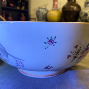 Un bol en porcelaine de Chine famille rose à décor de navires anglais, Qianlong — photo 8