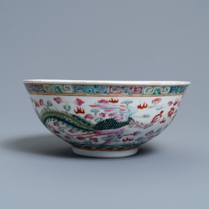 Un bol en porcelaine de Chine famille rose à décor d'un dragon et d'un phénix, marque et époque de Guangxu — photo 5