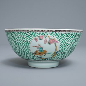 Un bol en porcelaine de Chine famille rose à décor en relief, Yongzheng — photo 2