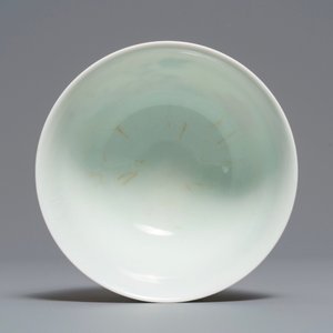 Un bol en porcelaine de Chine famille rose à décor floral, marque de Yongzheng, 19/20ème — photo 7