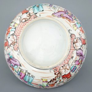 Un bol en porcelaine de Chine famille rose à décor mandarin, Qianlong — photo 6