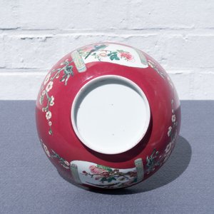 Un bol en porcelaine de Chine famille rose à fond rouge rubis, Yongzheng — photo 17