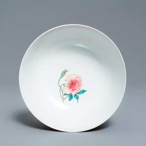 Un bol en porcelaine de Chine famille rose à fond rouge rubis, Yongzheng — photo 6