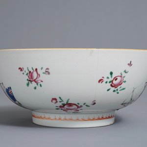 Un bol en porcelaine de Chine famille rose à sujet maritime pour le marché anglais, Qianlong — photo 4