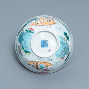 Un bol en porcelaine de Chine famille rose, marque de Qianlong, 20ème — photo 7